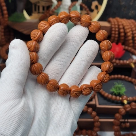 吊坠桃核12玉龙脊手串