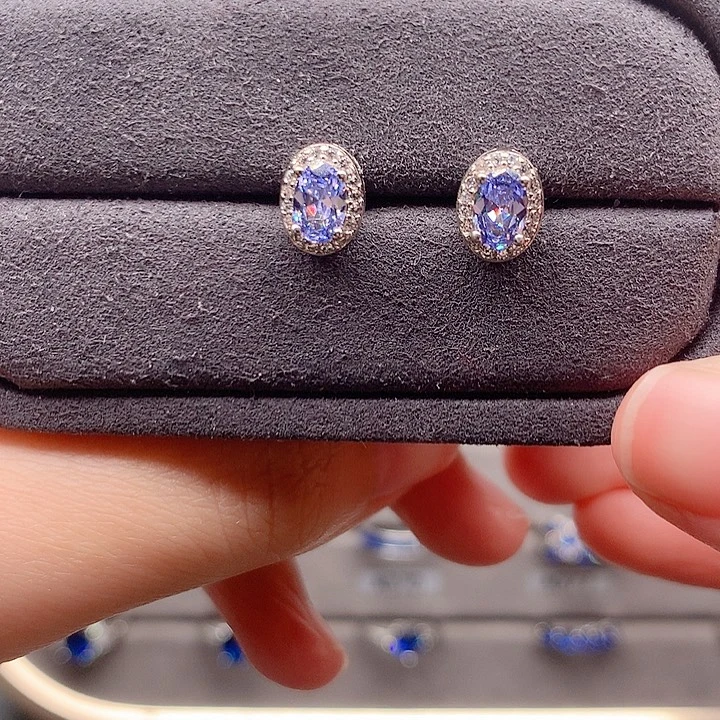 蓝宝石银S925镶嵌耳钉