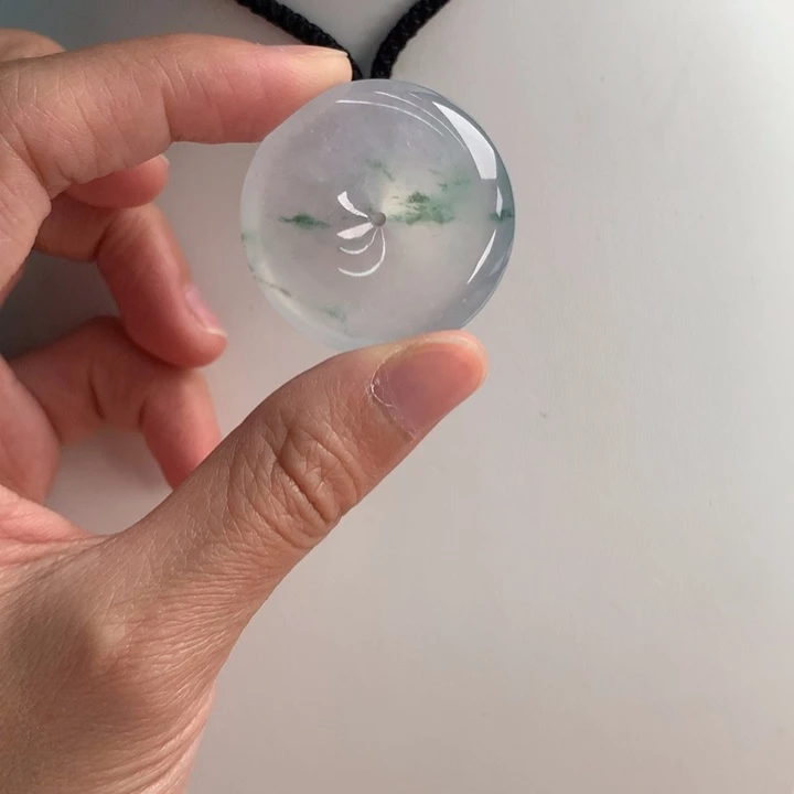 翡翠挂件未镶嵌….