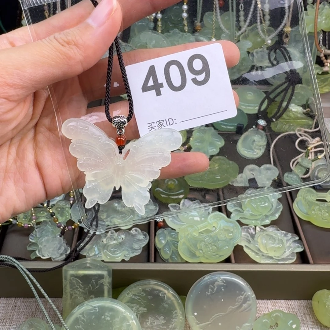 岫玉未镶嵌吊坠(赠链)