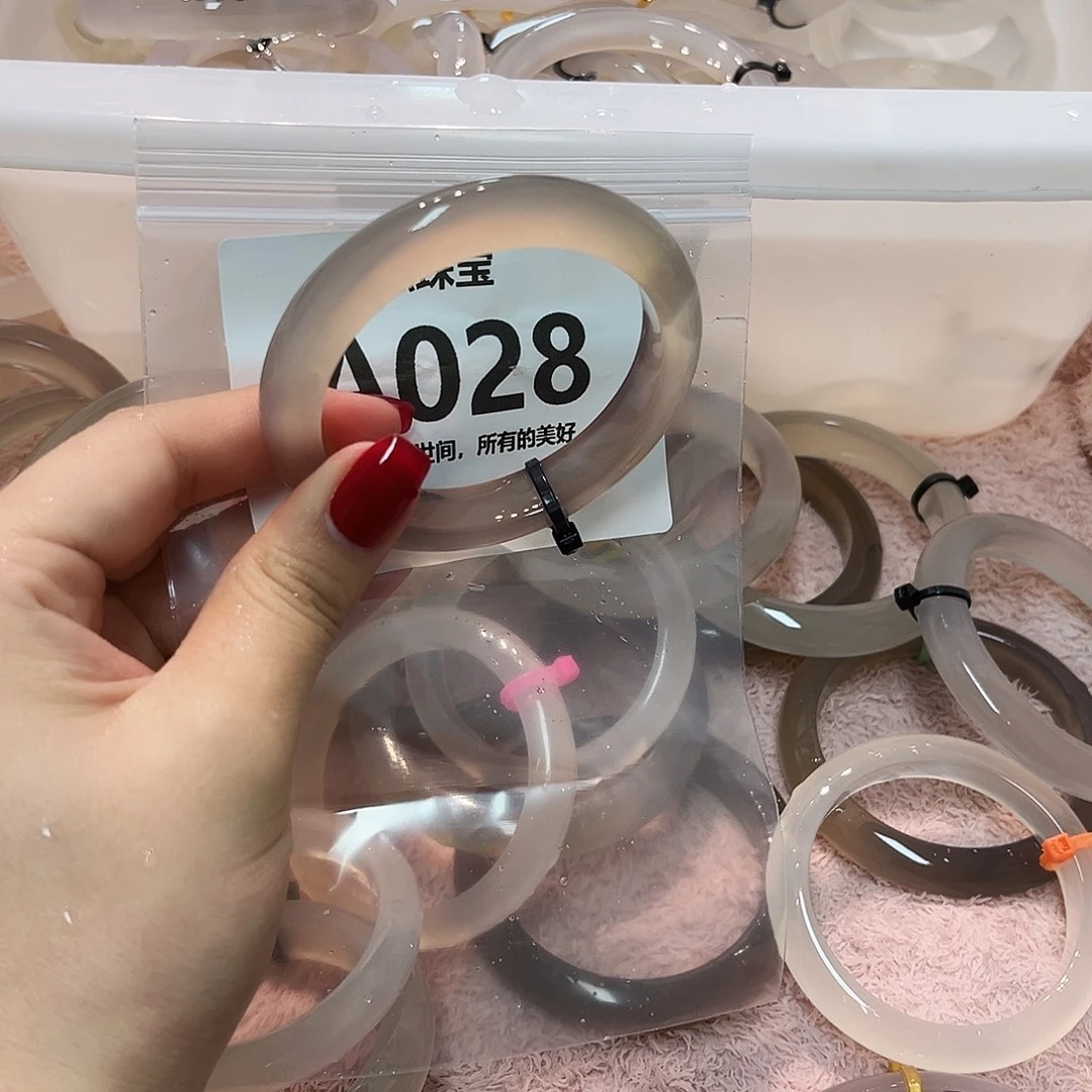 玛瑙/玉髓未镶嵌手镯A028