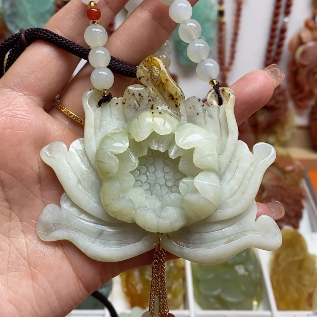 蛇纹石玉未镶嵌颈饰