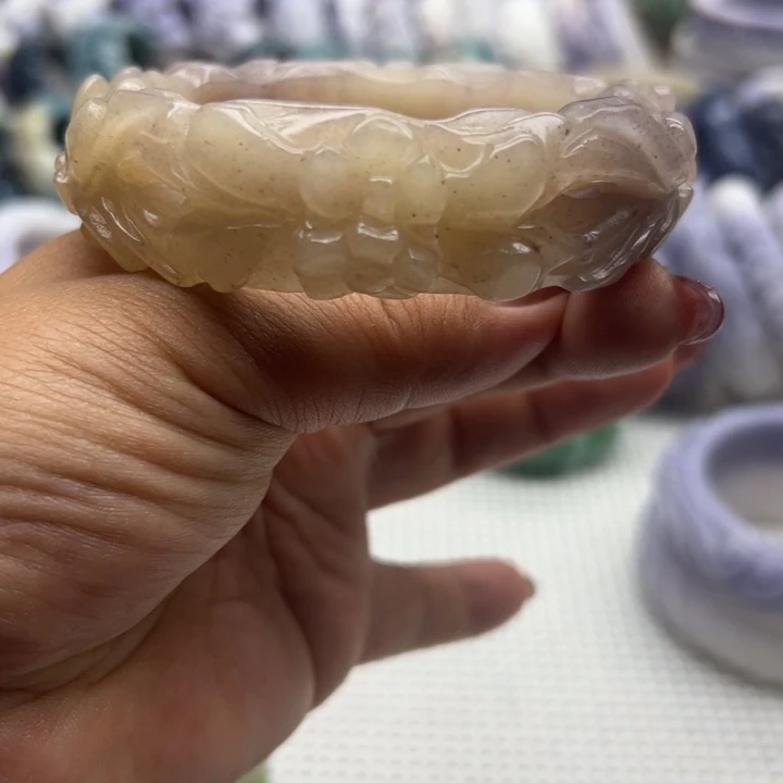 石英质玉手镯未镶嵌