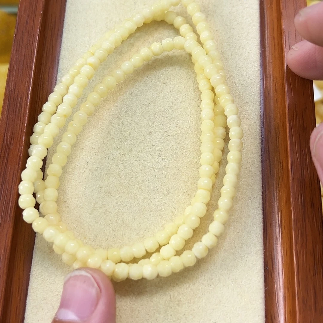 蜜蜡未镶嵌珠宝奇石