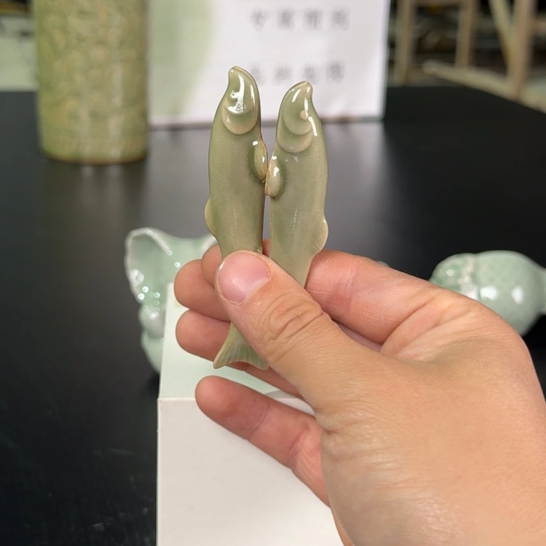 微瑕小鱼一对仰山品物