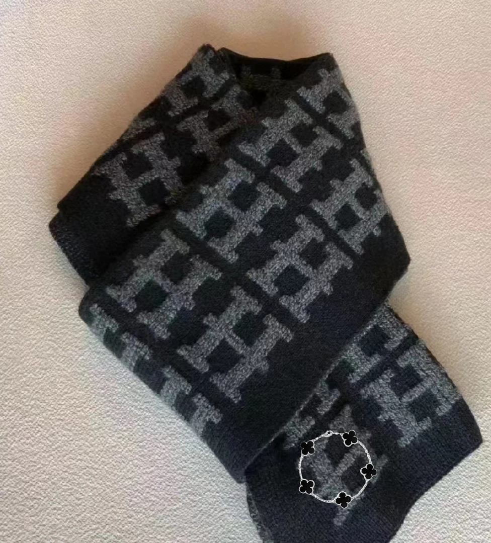 四叶草丝巾百搭气质温柔款