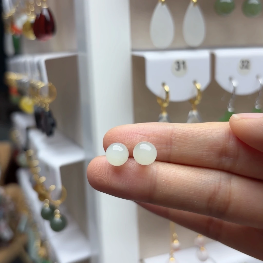 18K金镶嵌和田玉耳饰