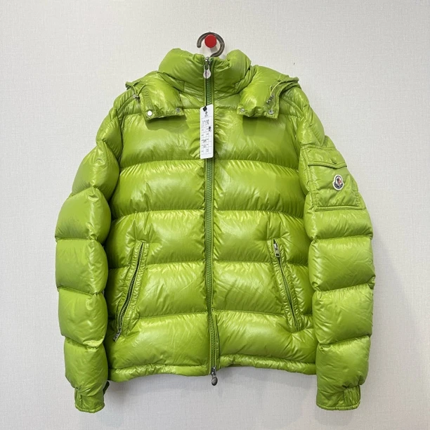 未使用 MONCLER 绿色玛雅羽绒服/尺码3/编号11738