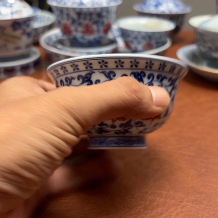 贰***一摆件压手杯缠枝莲釉里红大