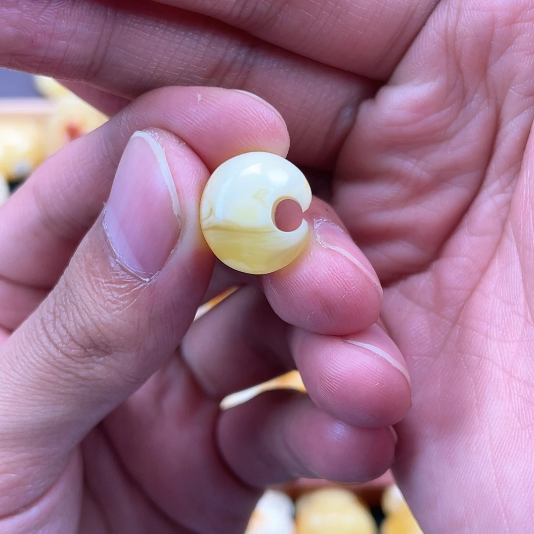 琥珀裸石未镶嵌蜜蜡