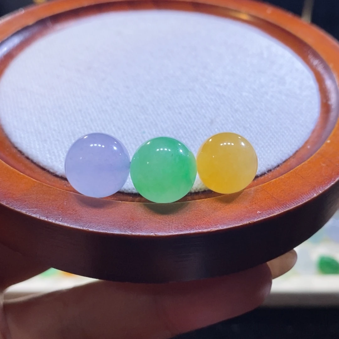 翡翠未镶嵌吊坠(不含链)翡翠三彩色珠