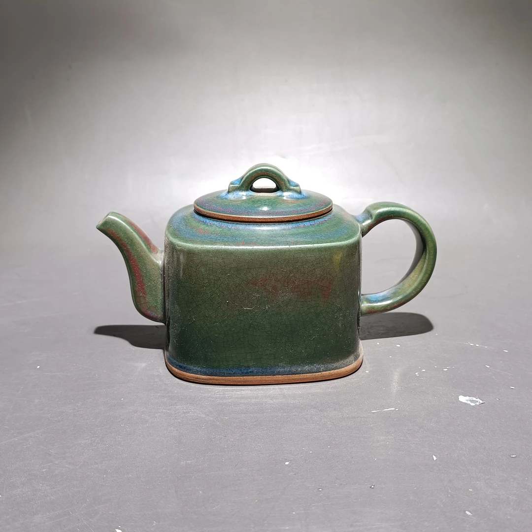 钧瓷卢钧釉抱红斑四方壶