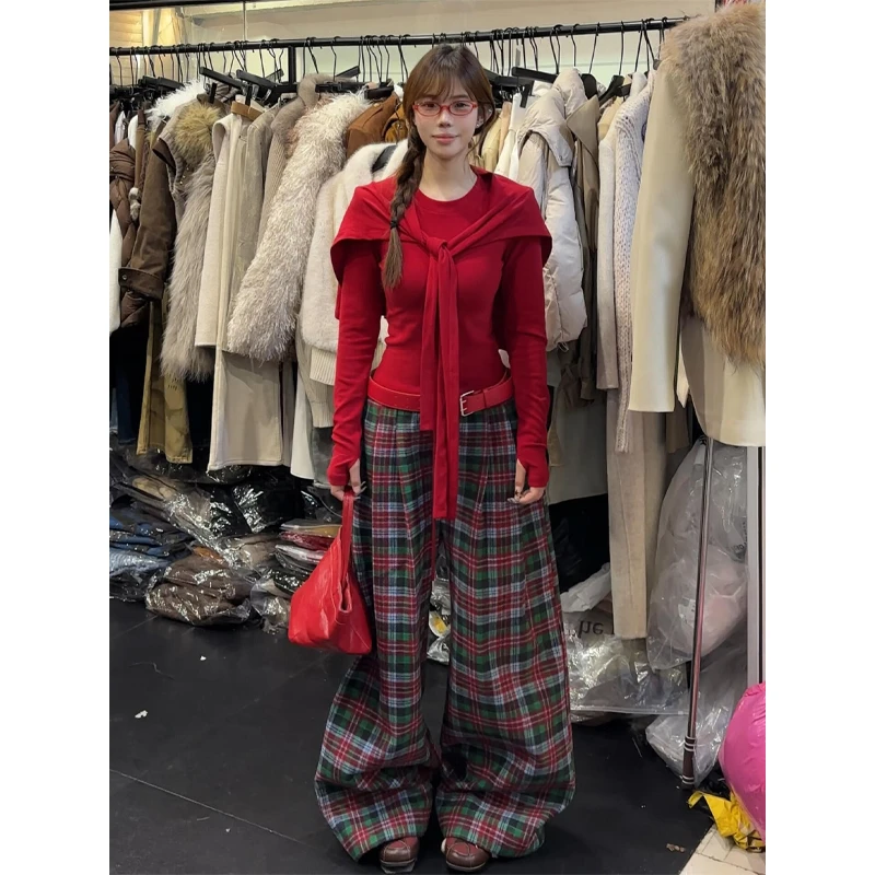 圣诞氛围感穿搭一整套圆领T恤叠搭披肩上衣高腰格子阔腿裤三件套