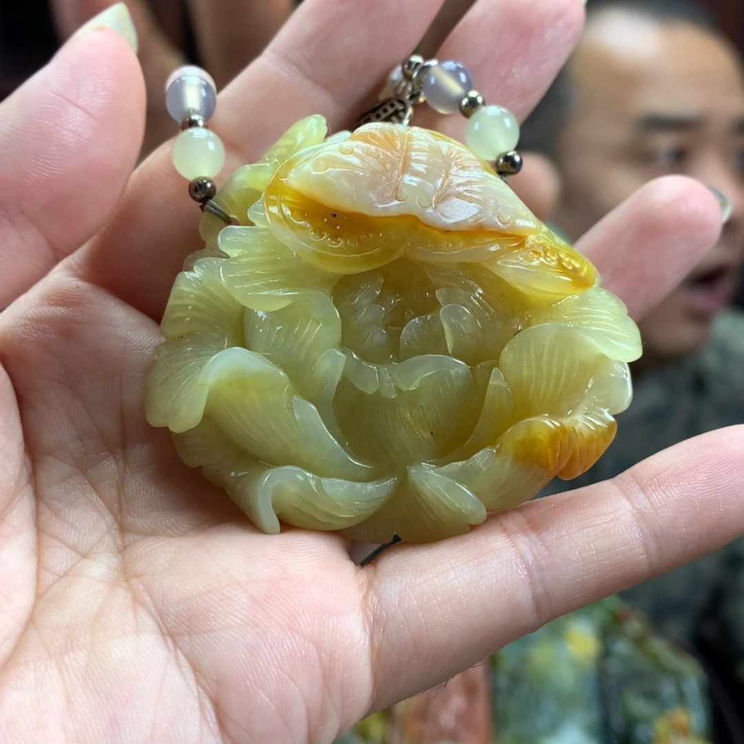 未镶嵌蛇纹石玉颈饰