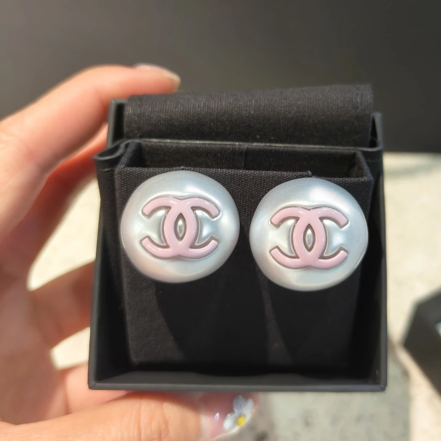 未使用 Chanel/香奈儿 25p粉色双C中号白球耳钉 06369
