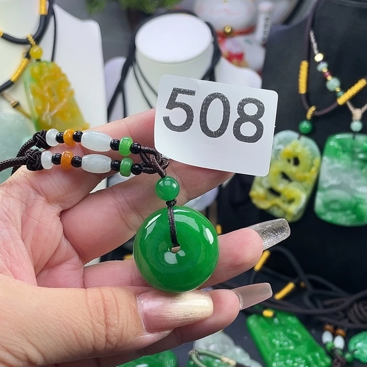 翡翠未镶嵌吊坠(赠链)