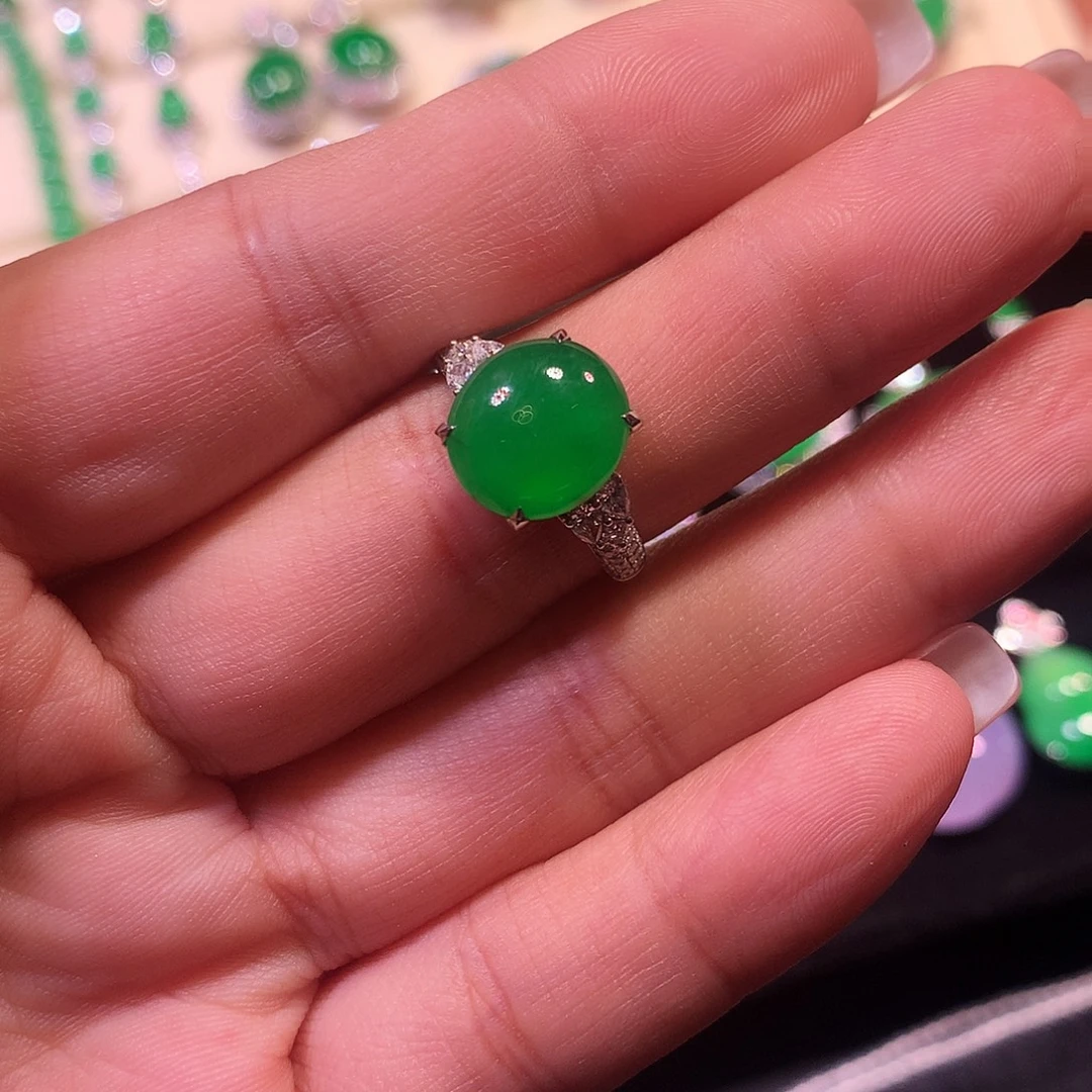 翡翠18K金镶嵌戒指