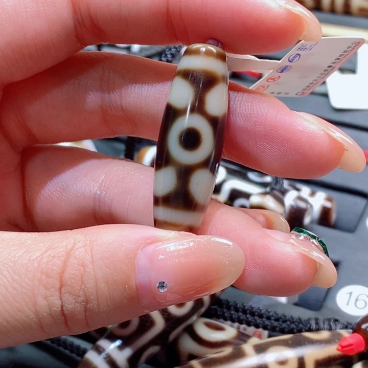 灵***糊玛瑙/玉髓（覆膜）未镶嵌颈饰