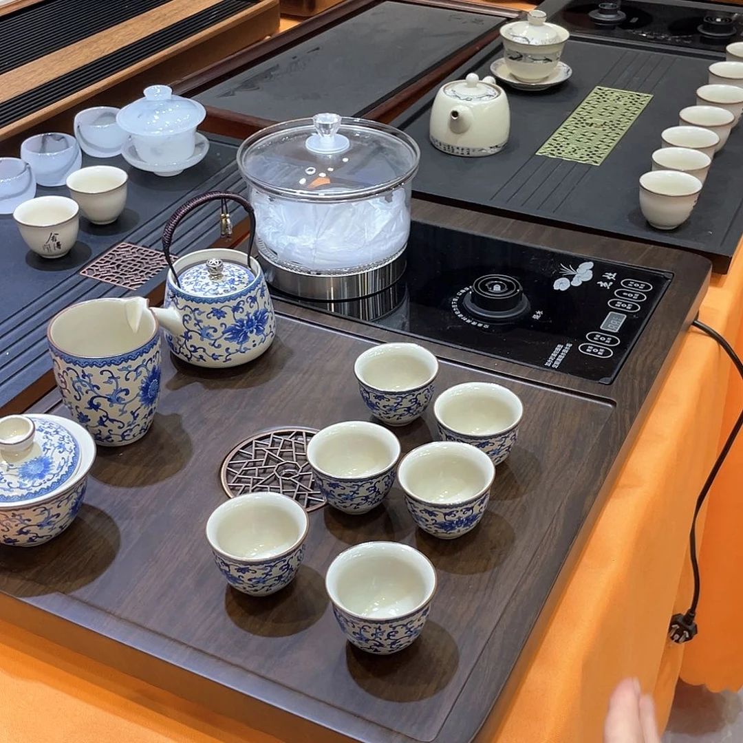 瓷片茶盘的形状很漂亮啊我觉得