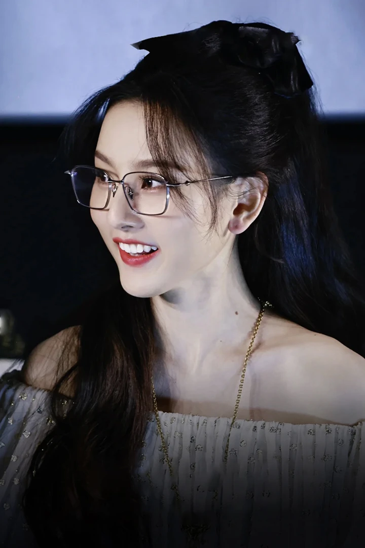 【认准编号061-090】免费配度数！柜柜高品质超轻防蓝光素颜近视眼镜