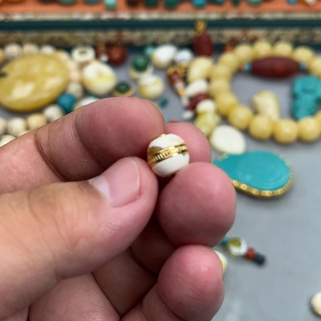 未镶嵌琥珀珠宝奇石T***C32