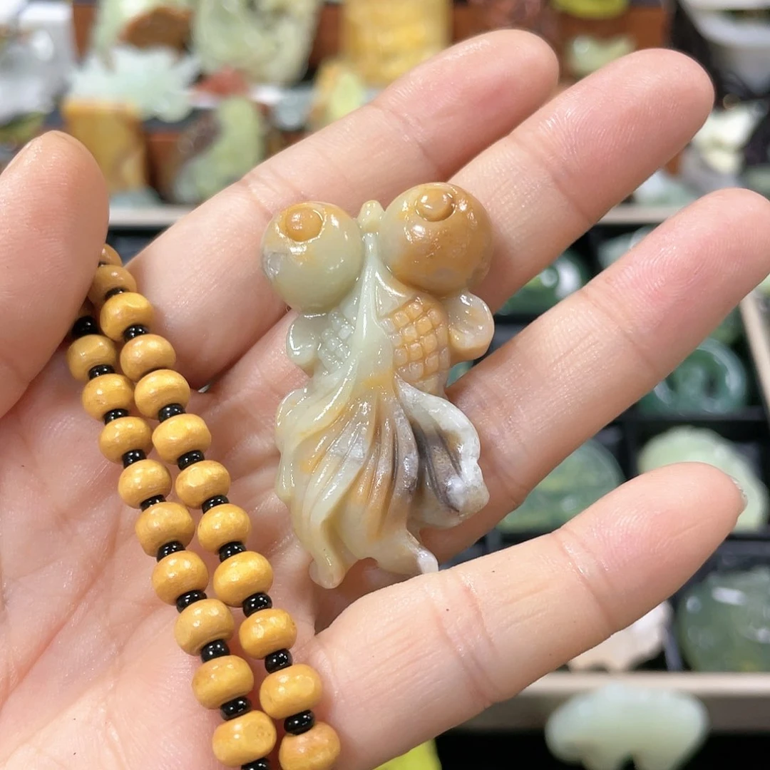 蛇纹石玉颈饰合金