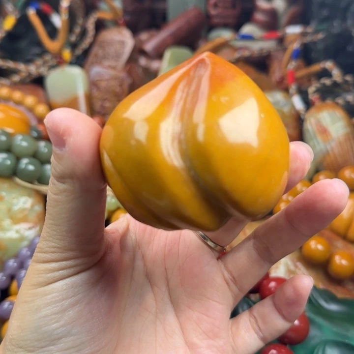 未镶嵌透闪石质玉珠宝奇石