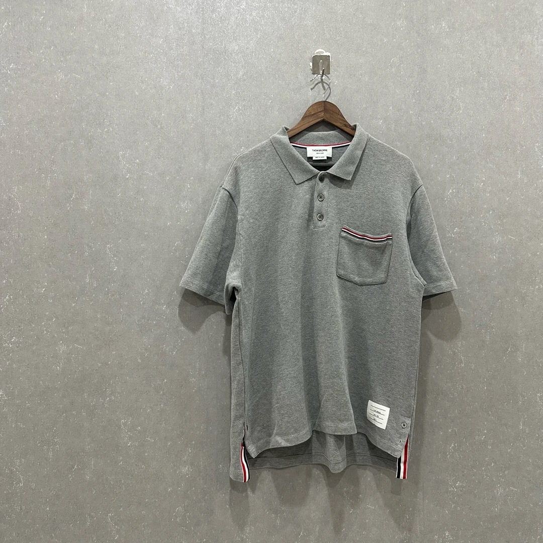 99新 THOMBROWNE SS23格雷系纯色休闲半系扣短袖5码/003754