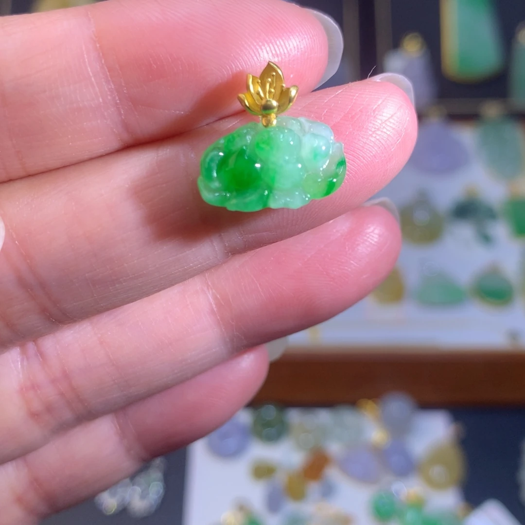 翡翠18K金镶嵌颈饰