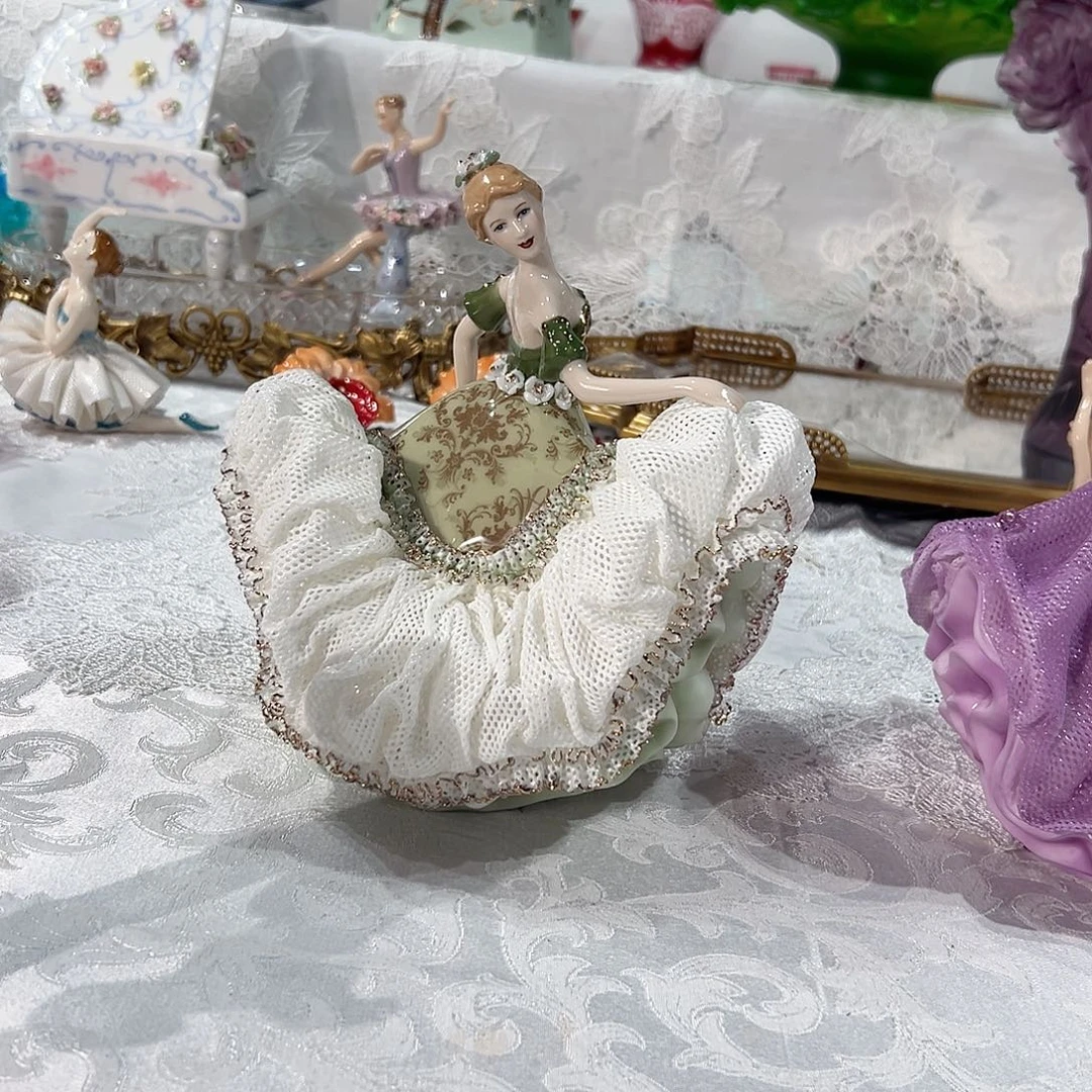 陶瓷经典牛油果色蕾丝娃娃礼盒装