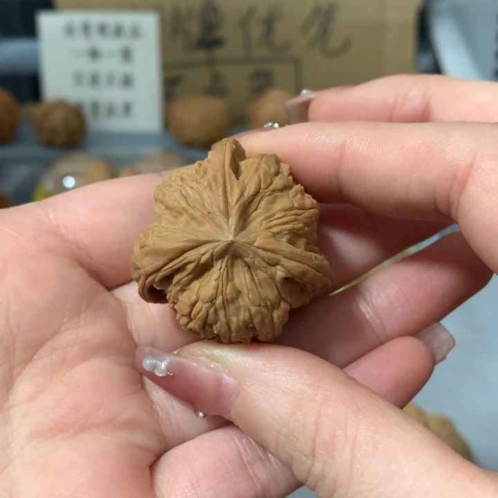 江***2吊坠文玩核桃异形单只，有瑕疵