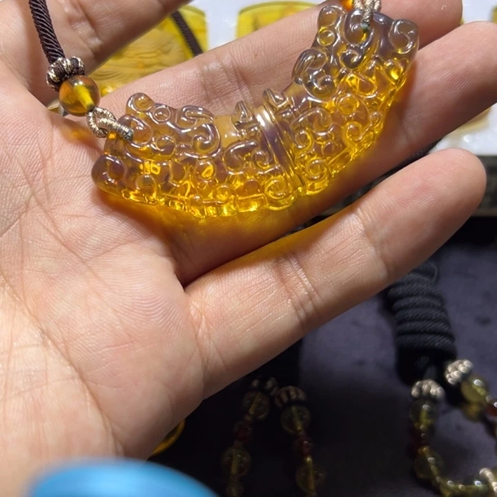 波***妞琥珀颈饰未镶嵌琥珀吊坠