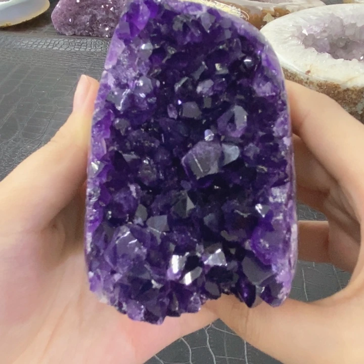 水晶珠宝半成品未镶嵌紫晶簇