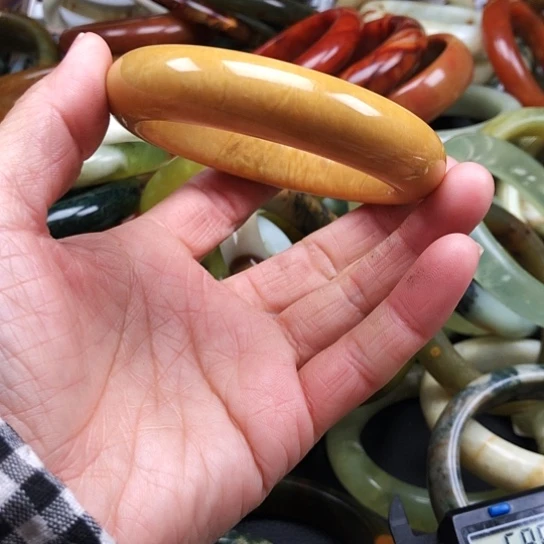 蛇纹石玉手镯未镶嵌菲*