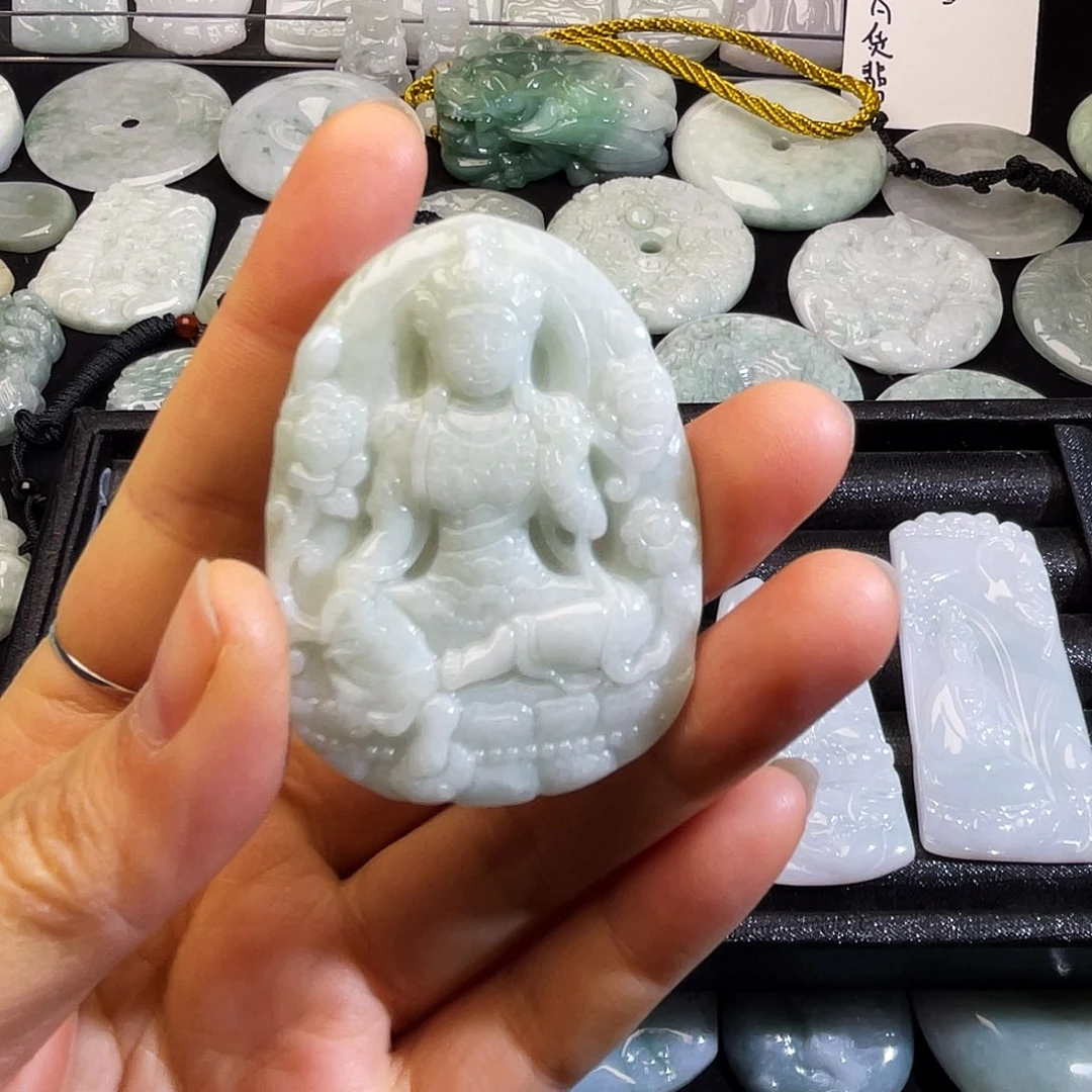 翡翠未镶嵌颈饰度母