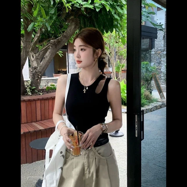 QIMO启茉（A310#美式带垫露肩背心）