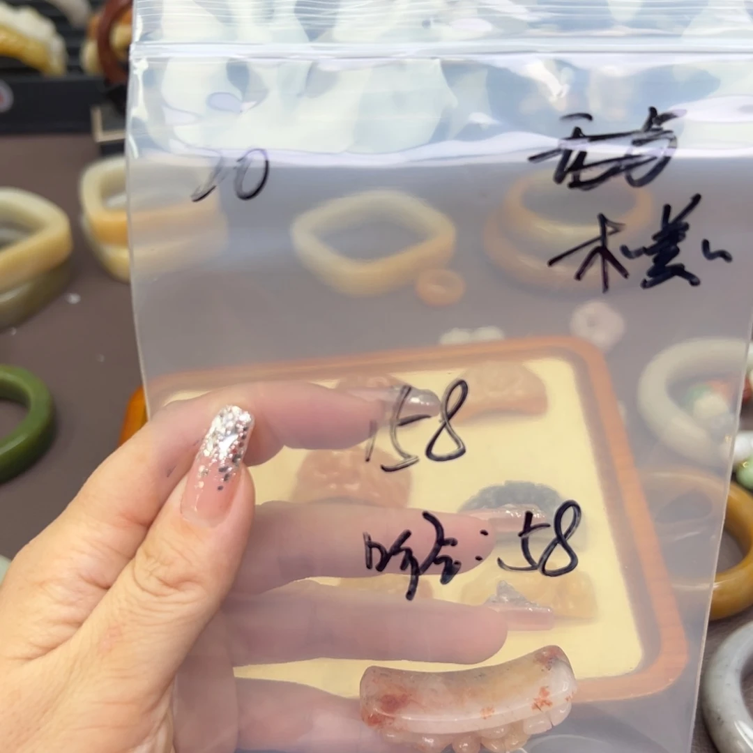 石英质玉手镯未镶嵌木**美