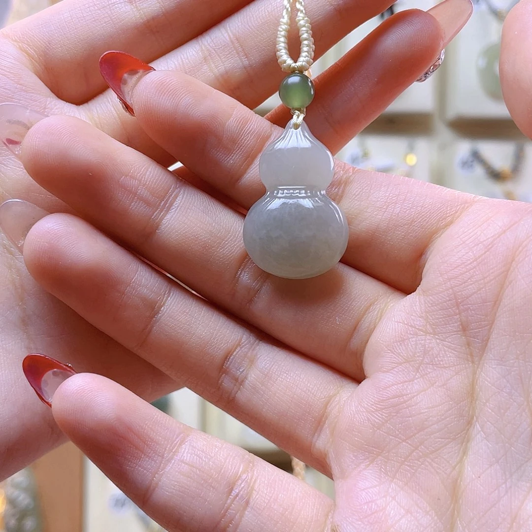 和田玉吊坠(赠链)未镶嵌盐**.