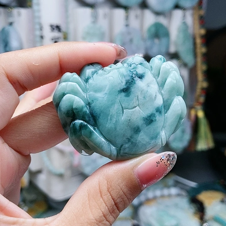 翡翠足铂镶嵌颈饰翡翠