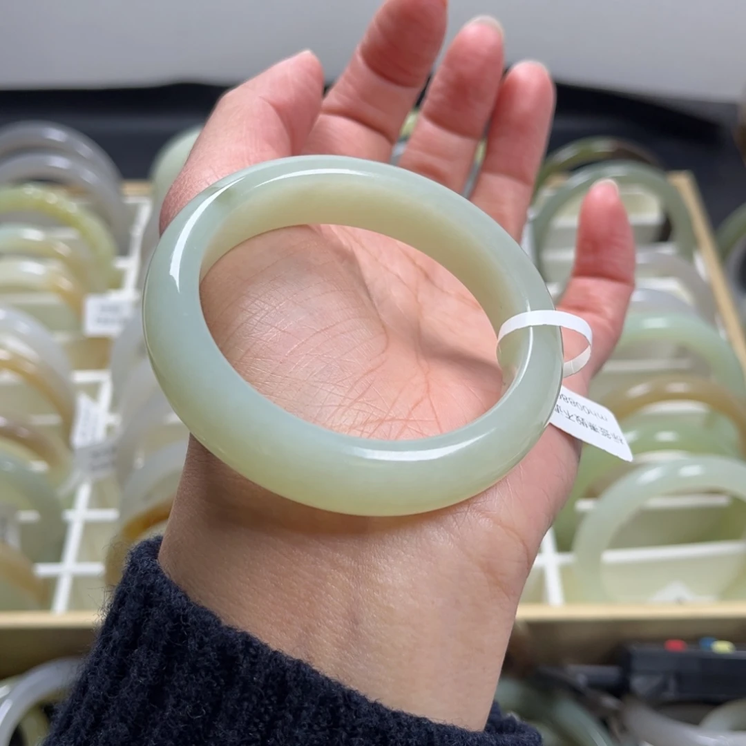 和田玉未镶嵌手镯53圈