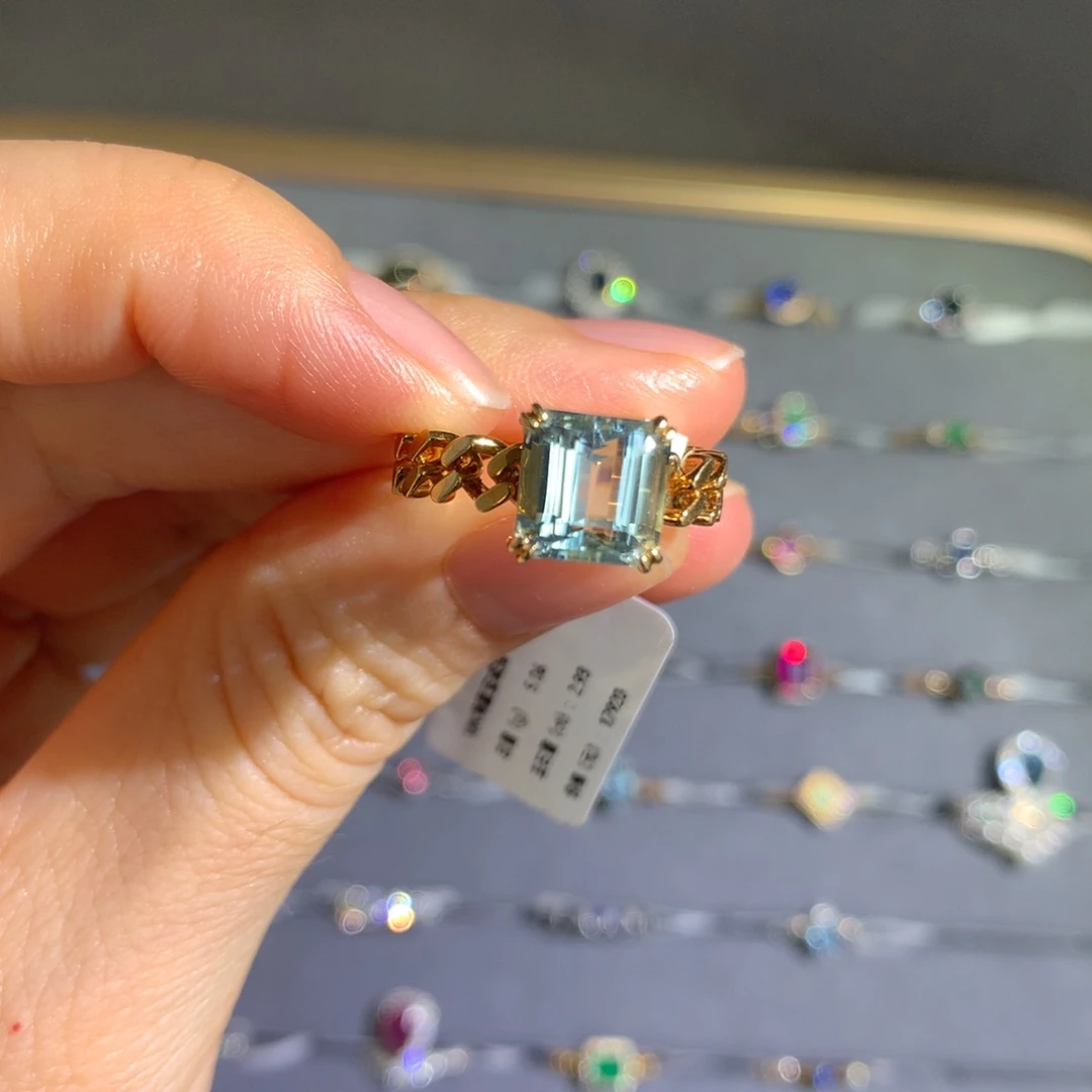 18K金镶嵌戒圈海蓝宝石阮*