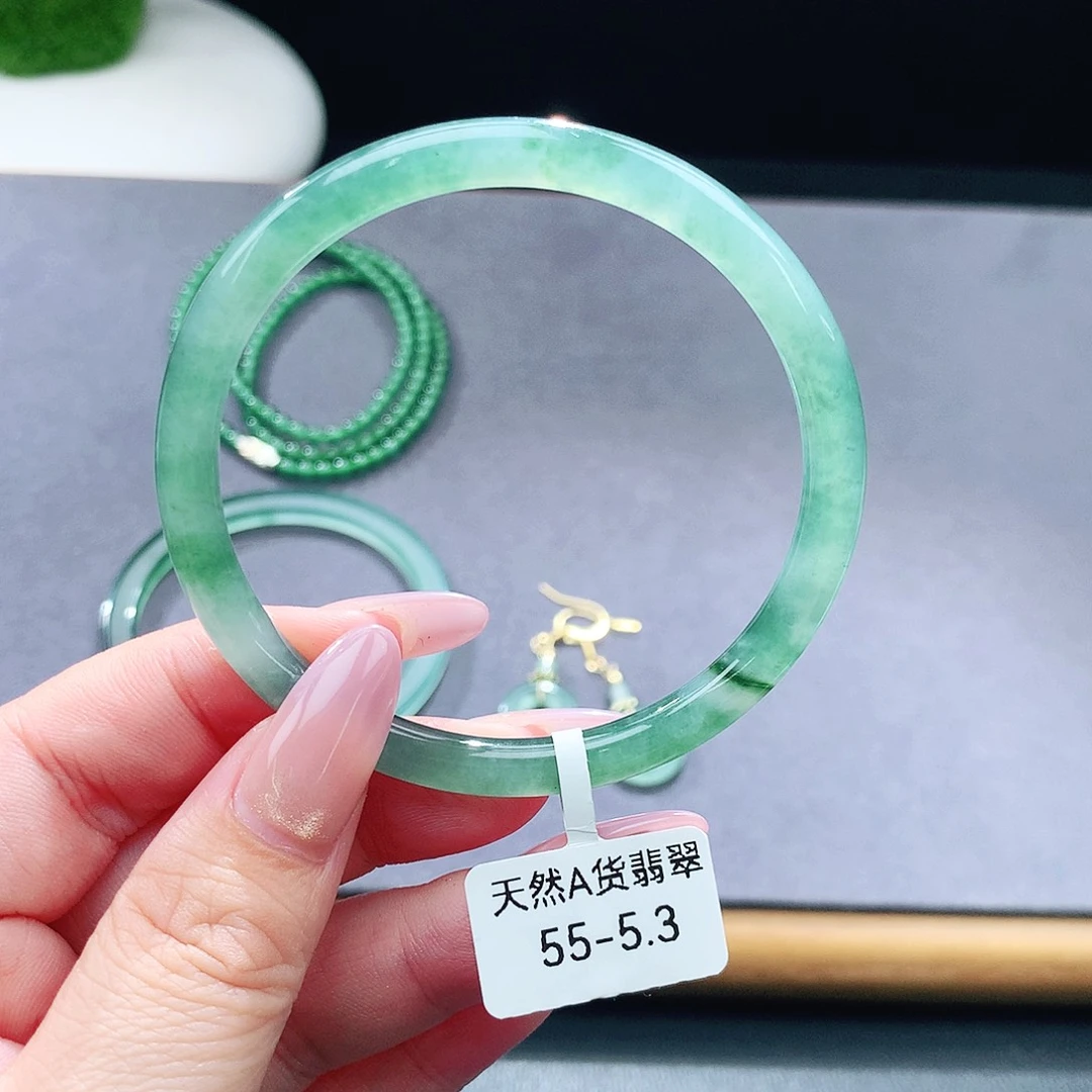 未镶嵌手镯（圆镯）翡翠