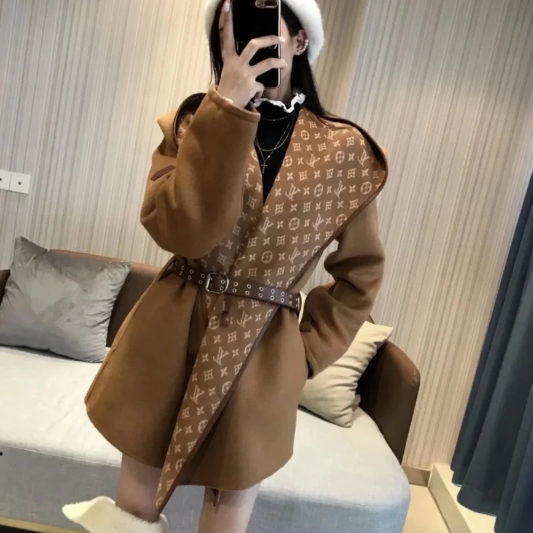 95新 LouisVuitton/路易威登 tt5 棕色内里满印老花大衣 207942