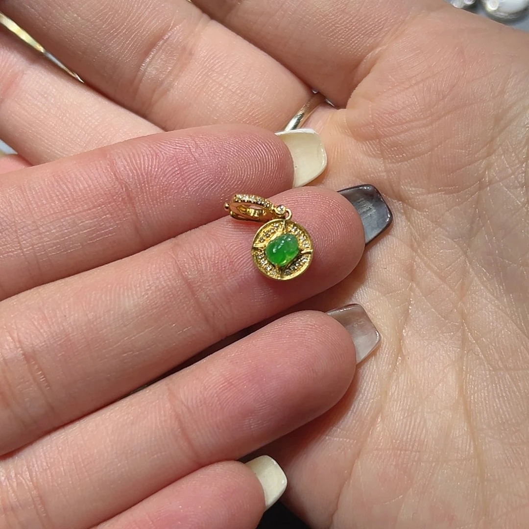 忘***了翡翠18K金镶嵌颈饰