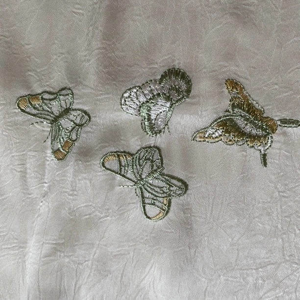 羽绉蝶影醋酸绉缎面高密刺绣高端国风马甲连衣裙旗袍上衣面料