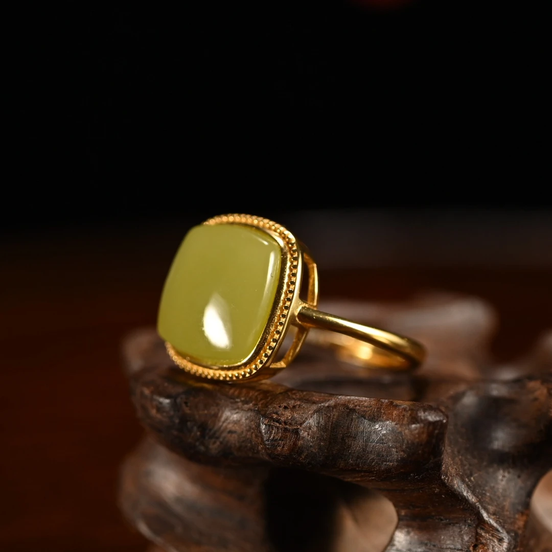 Lot8821 2512230060和田玉黄玉戒指/保利