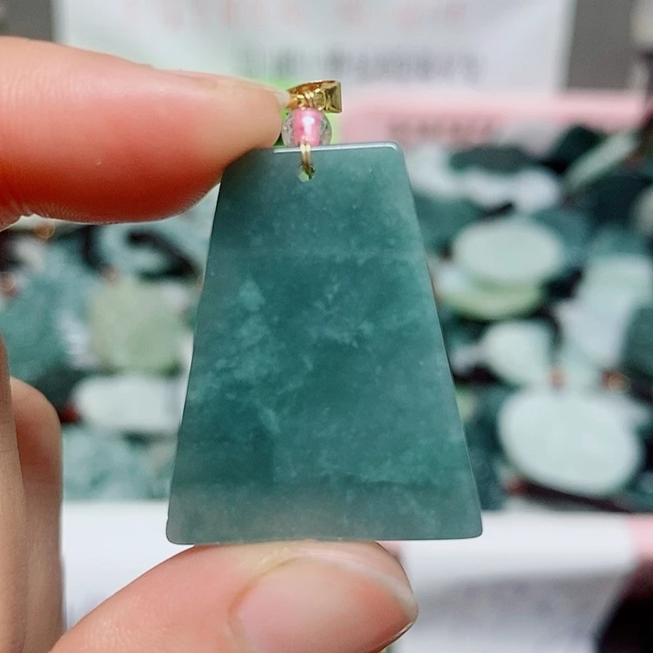 翡翠颈饰未镶嵌纯天然