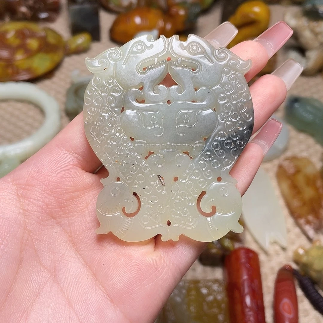 蛇纹石玉未镶嵌颈饰