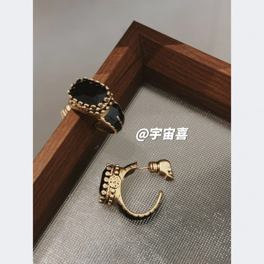铜合金锆石耳饰 B4-027【古铜色做旧黑金骷髅锆石耳钉】
