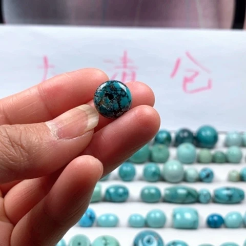 绿松石颈饰未镶嵌如*